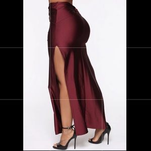 ❤️ Fashion Nova Skirt in Wine XS ❤️